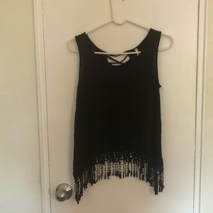 Black sleeveless crop top with tastles